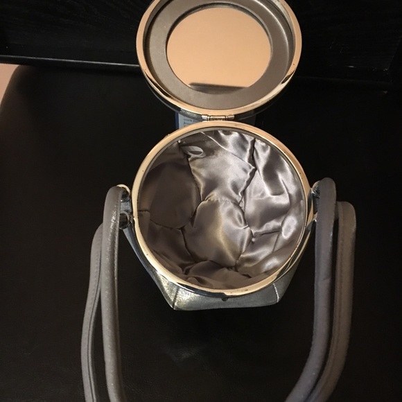 PRICE IS VERY FIRM Silver Shimmer Round Shaped Eve - Picture 4 of 7